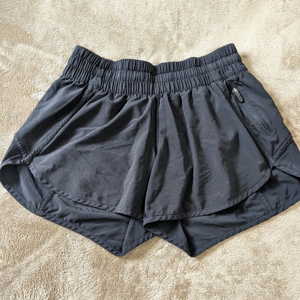 Lululemon tracker shorts